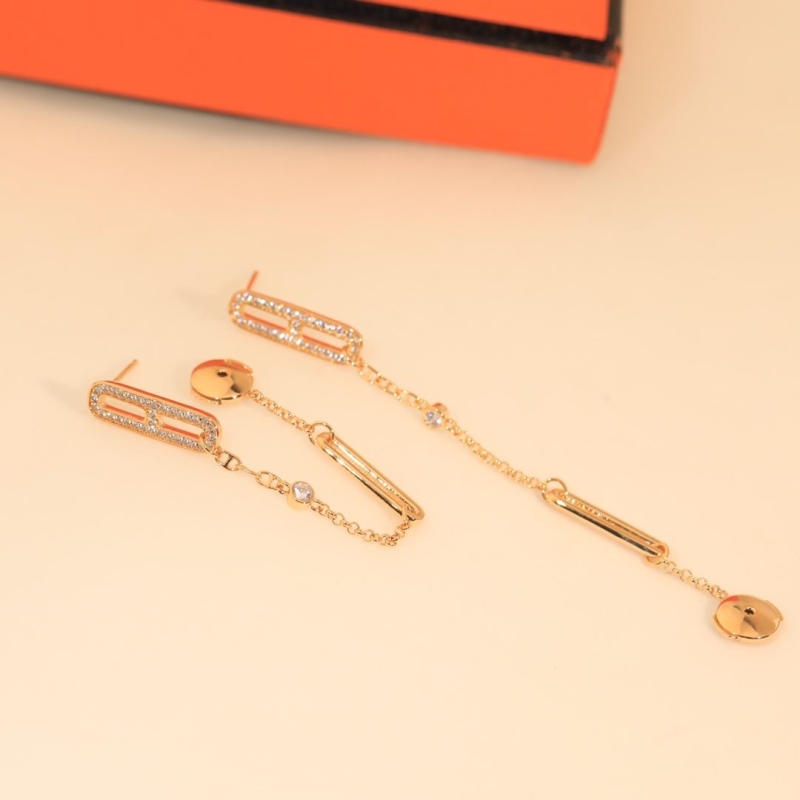 H**me5 earrings